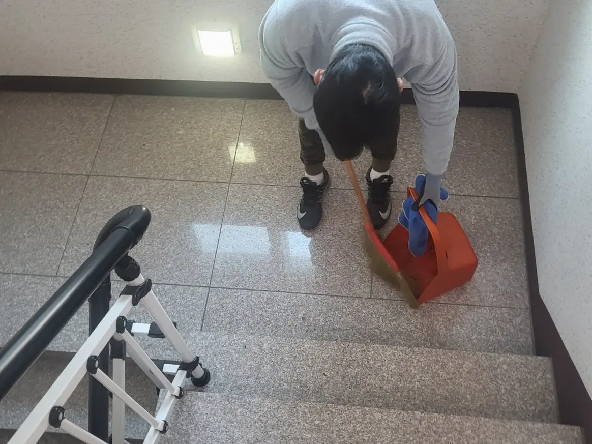 보령시 동대동 오피스 기계실 장비 주변 정밀 위생청소 사례 - 행진크린